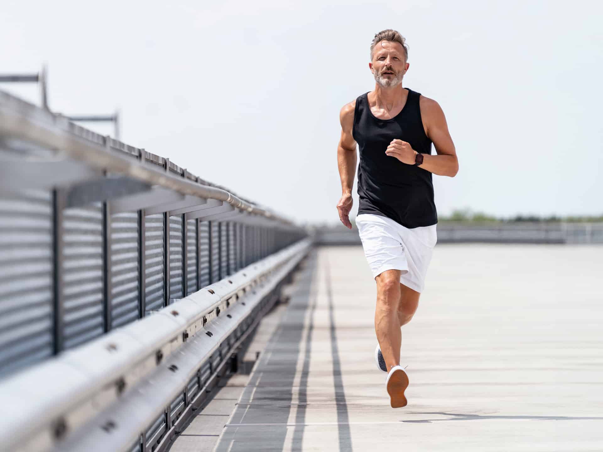 sportlich-ältere-Männer-Joggen